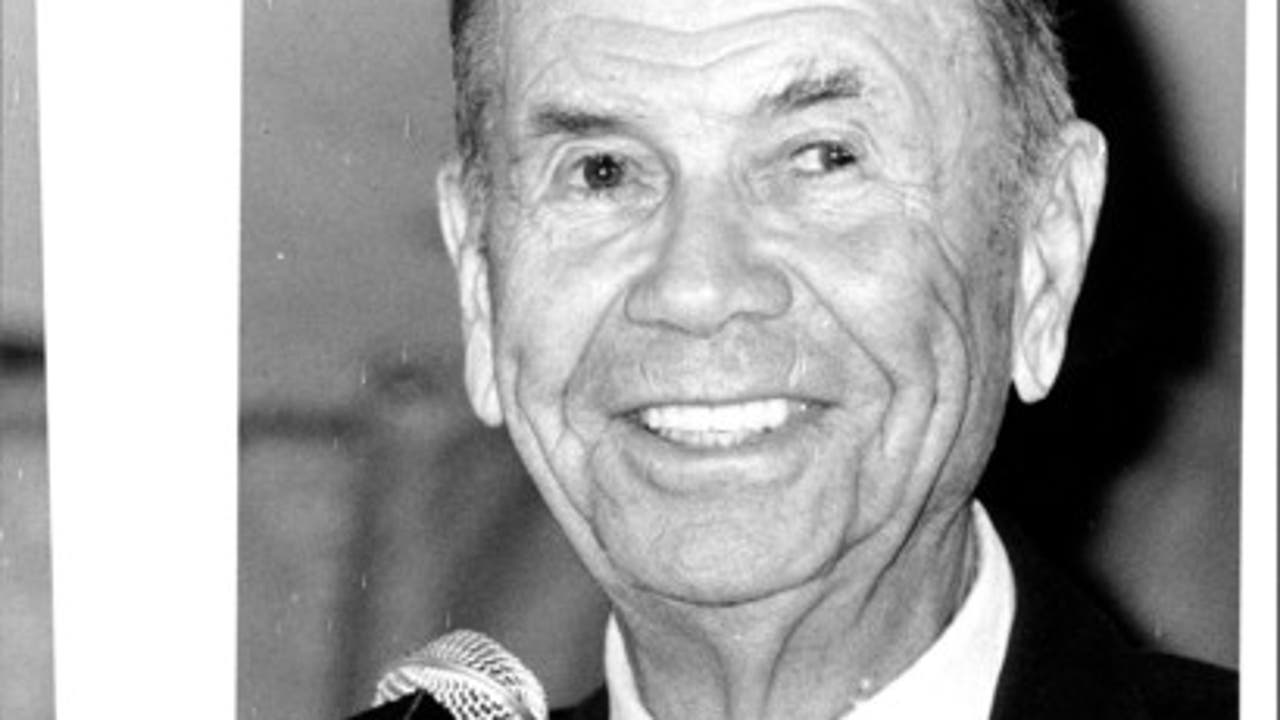 Basketball Hall of Famer John Kundla dies at 101